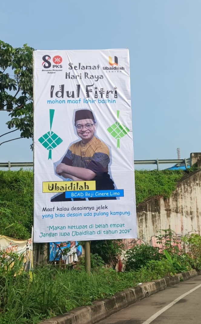 
					Tukang Desainya Mudik, Ubaidilah Bikin Baleho Idul Fitri Mandiri, Meski Kurang OK Namun Karya Sendiri