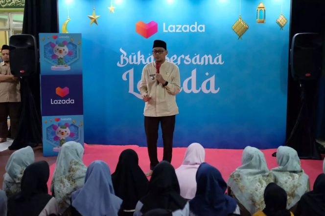 
					Wakil Wali Kota Depok Imam Budi Hartono saat menghadiri Kegiatan Seremoni Lazada Berbagi Paket Lebaran bersama WeCare.Id di Yayasan Fathul Khoir Jalan Sumur Bandung 3, Kelurahan Harjamukti Kecamatan Cimanggis, Jumat (14/04/23). (Foto: JD04)