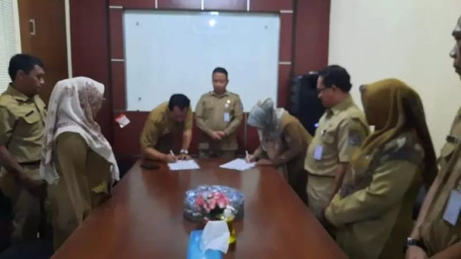 
					Sekda Kota Depok, Supian Suri saat menghadiri acara Sertijab Kepala Bakesbangpol di Gedung Dibaleka II, Senin (08/05/23). (Foto : Istimewa).