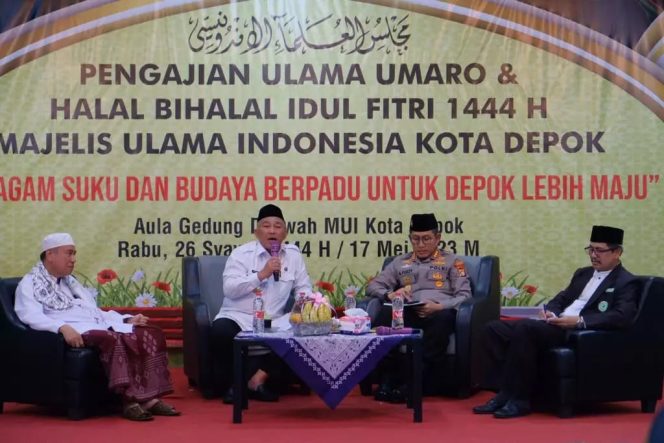 
					Wali Kota Depok Mohammad Idris saat menjadi narasumber pada pengajian ulama umaro di MUI Kota Depok. (Foto: JD04)