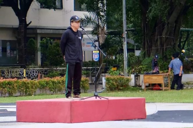 
					Kepala Diskominfo Kota Depok Manto memberikan sambutan dalam kegiatan Apel pagi ini, di Lapangan Balai Kota Depok, Jumat (19/05/23)