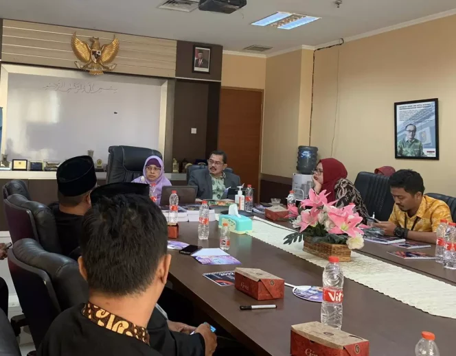 
					Tim Penilai Administrasi Kependudukan (Adminduk) Juara Provinsi Jawa Barat Tahun 2023 saat melakukan penilaian di Aula GISA Disdukcapil Kota Depok. (Foto: Diskominfo).