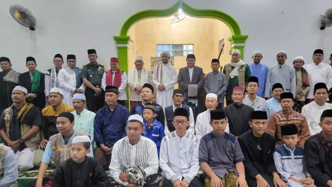 
					Wali Kota Depok berkesempatan mengikuti Subuh Berjamaah di Masjid Ar Riyadh, yang diikuti seluruh ketua RT-RW se-Pontir, tokoh agama, tokoh masyatakat, pengurus Majelis Ulama Indonesia (MUI), pengurus Dewan Masjid Indonesia (DMI), Karang Taruna, dan jemaah santri Pondok Pesantren Bahrul Hadi Arrahmani