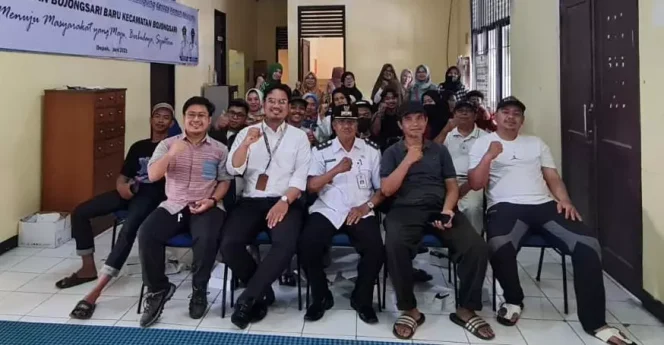 
					Peserta Pelatihan saat foto bersama Lurah Bojongsari, Syarifudin dan narasumber dari Diskominfo Depok. (Foto : Diskominfo)