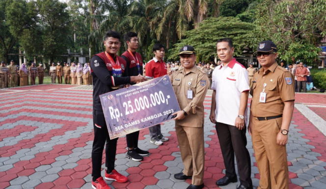 
					Tiga Atlet Depok Harumkan Indonesia Dengan Meraih Medali SEA Games Terima Penghargaan