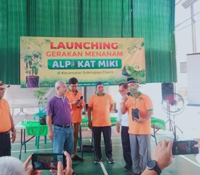 
					Anggota DPRD Depok FPKS Qurtifa Wijaya Hadiri Launching Gerakan Menanam Alpukat Miki di Sukmajaya