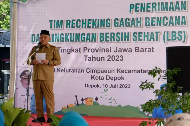 
					Wali Kota Depok, Mohammad Idris menerima tim rechecking Gagah Bencana dan Lingkungan Bersih Sehat (LBS) tingkat Provinsi Jawa Barat (Jabar) 2023 di kantor Kelurahan Cimpaeun, Senin (10/07/23). (Foto : JD04/Diskominfo).