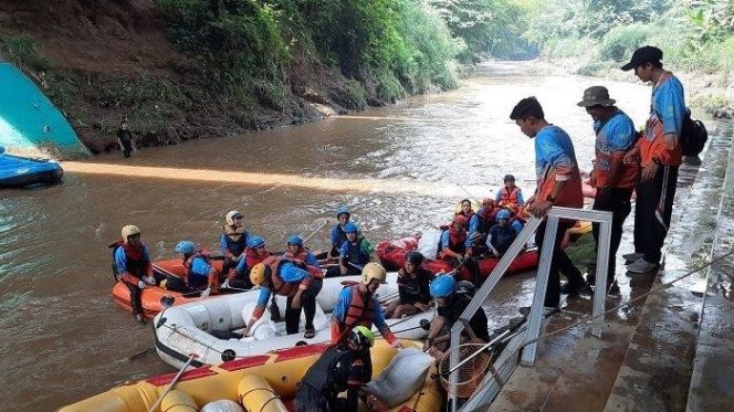
					Hari Air Sedunia, PT Tirta Asasta Depok Berikan Bukti Nyata Peduli Lingkungan Dengan Bebersih Ciliwung