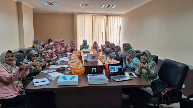
					Para Kader Posyandu saat mengikuti Kegiatan Pelatihan Pemantauan Tumbuh Kembang Balita, di Aula Dinkes Kota Depok, Senin (07/08/23). (Foto: Istimewa)
