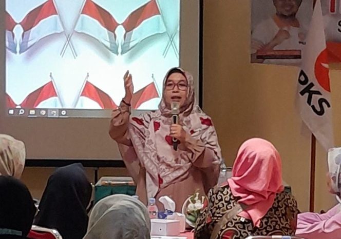 
					Iin Nur Fatinah Hadiri Launching Silahturahim Tokoh Perempuan Limo