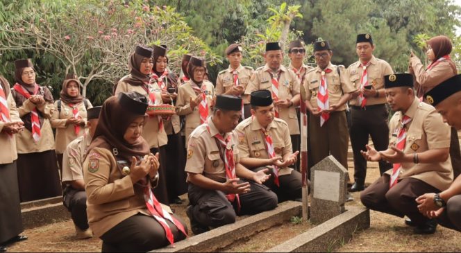 
					Peringati Hari Pramuka, Kwarcab Kota Depok Tabur Bunga di TMP Kalimulya