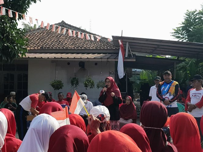 
					Iin Nur Fatinah Ikuti Kemeriahan HUT RI ke-78 Bersama Warga Kelurahan Curug