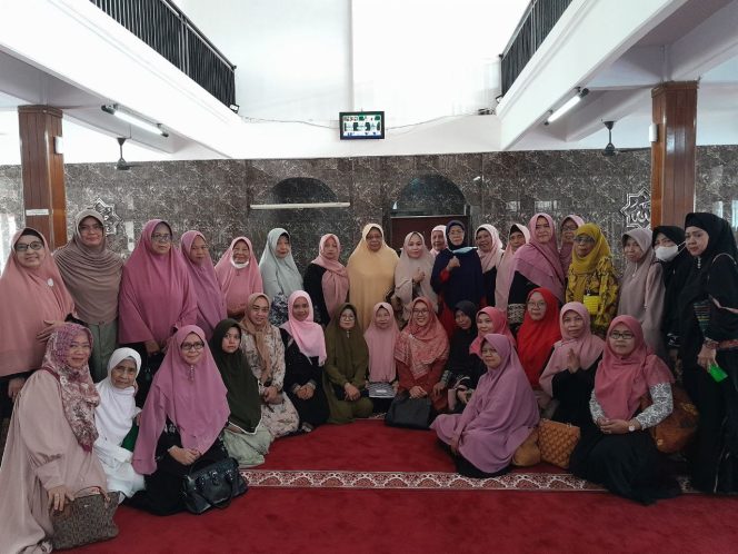 
					Isi Ceramah di Majelis Taklim Keluarga Sakinah, Iin Nur Fatinah Sampaikan Pentingnya Ketahanan Keluarga