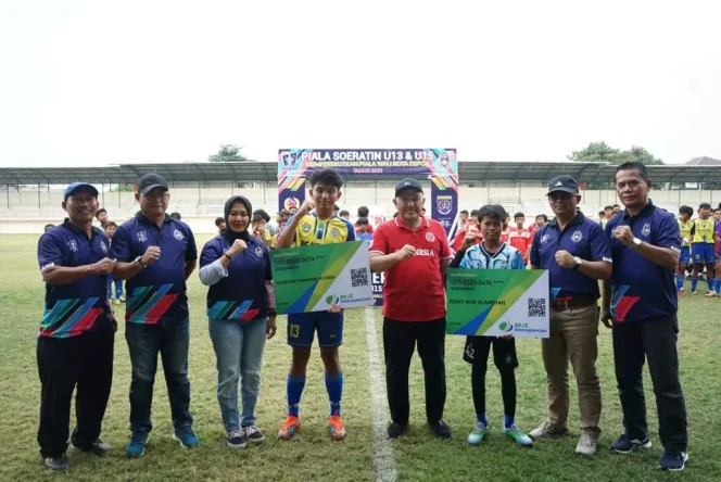 
					Wali Kota Depok Mohammad Idris membuka turnamen piala Soeratin yang digelar di Stadion Merpati Depok, Kecamatan Pancoran Mas, pada Sabtu (12/08/2023).