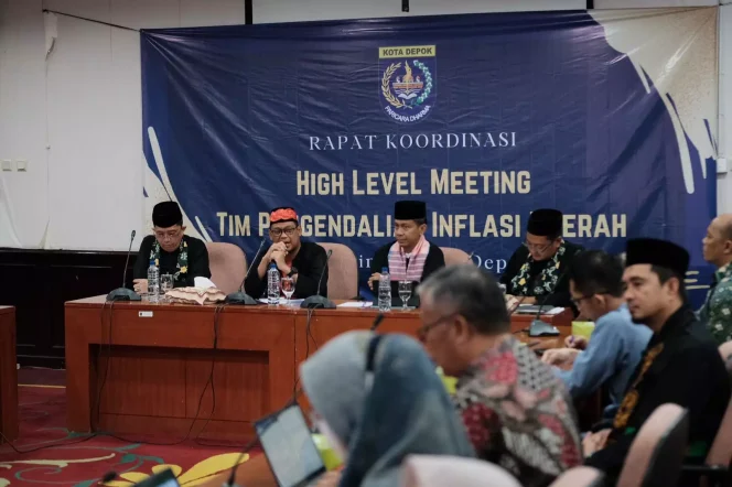 
					Wakil Wali Kota Depok, Imam Budi Hartono membuka Rapat Koordinasi (Rakor) High Level Meeting Tim Pengendalian Inflasi Daerah (TPID) Kota Depok di aula Edelweis, Lantai 5 Gedung Dibaleka, Balai Kota Depok, Kamis (21/09/23). (Foto : JD01/Diskominfo)