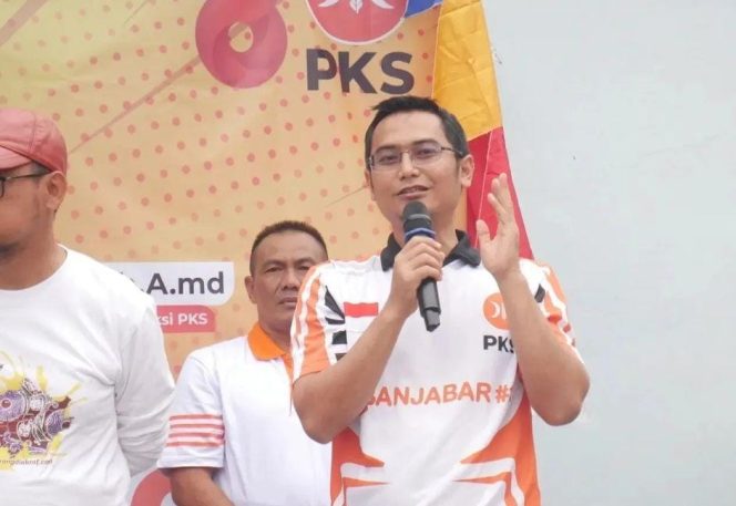 
					Hadiri PKS Menyapa Kelurahan Curug, Ade Supriyatna Apresiasi Panitia