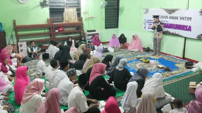 
					Anggota DPRD Depok FPKS Ade Supriyatna Menghadiri Santunan Yatim di Majelis Taklim Khairunnisa
