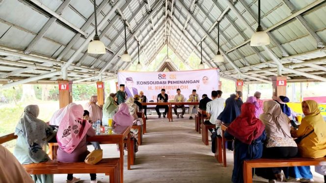 
					Kembali Maju, Khairulloh Ahyari Hadiri Konsolidasi Tim Pemenangan di Kelurahan Pondok Petir