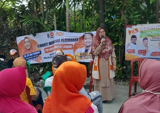 
					Iin Nur Fatinah Hadiri PKS Menyapa di Mekarjaya, Ada Olahraga Hingga Cek Kesehatan