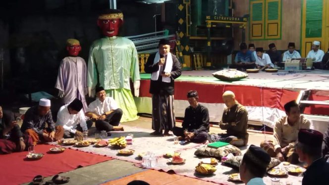 
					Anggota DPRD Depok Khairulloh Ahyari Hadiri Maulid Nabi Muhammad di Sanggar Silat Citra Yudha