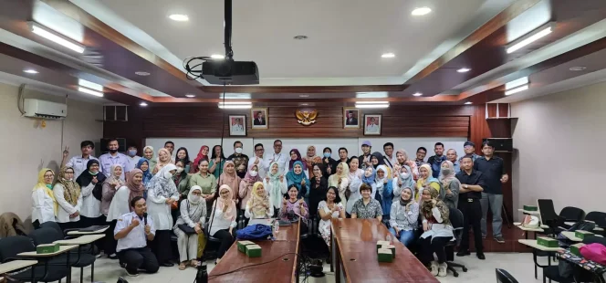 
					Pemkot Depok sosialisasikan perizinan aktivitas kesehatan hewan kepada puluhan dokter hewan di Aula Badan Keuangan Daerah (BKD) Kota Depok, Rabu (13/09/23). (Foto: Diskominfo Depok).