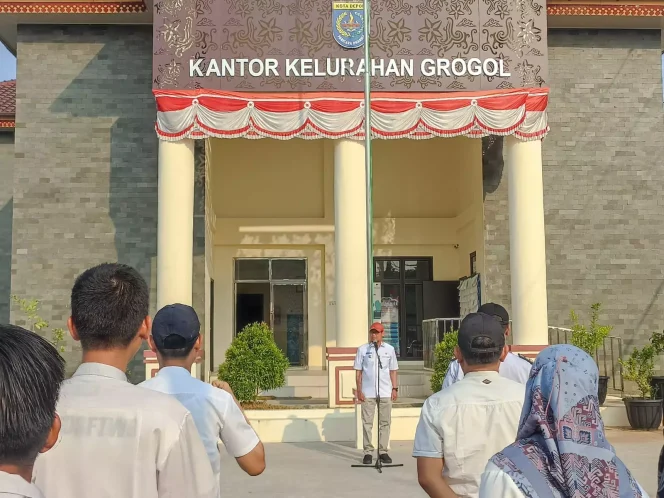 
					Wakil Wali Kota Depok, Imam Budi Hartono saat menjadi pembina apel bersama Kecamatan Limo. (Foto : Diskominfo)