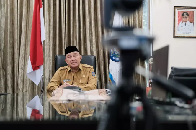 
					Wali Kota Depok, Mohammad Idris saat melakukan sesi wawancara dengan stasiun Televisi Republik Indonesia (TVRI) Jawa Barat (Jabar) via Zoom Meeting, Senin (25/09/2023). (Foto: Diskominfo Depok).