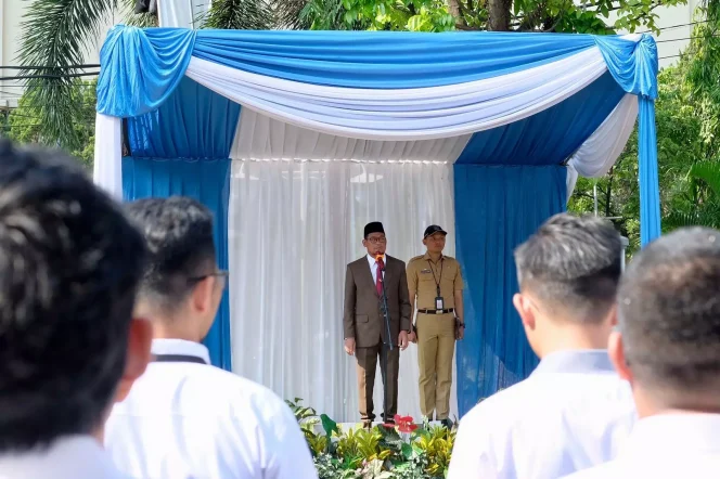 
					Wakil Wali Kota Depok usai menjadi pembina upacara Hari Agraria dan Tata Ruang yang sekaligus merupakan Hari Lahir Undang-undang Pokok Agraria (UUPA) ke-63 yang berlangsung di halaman parkir BPN Kota Depok, Senin (25/09/23). (Foto: Diskominfo)