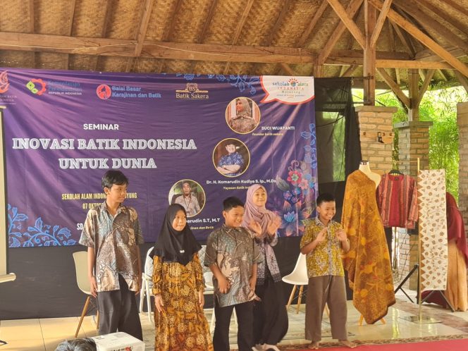 
					Sekolah Alam Indonesia Meruyung Depok mengadakan Seminar “Inovasi Batik Indonesia untuk Dunia”
