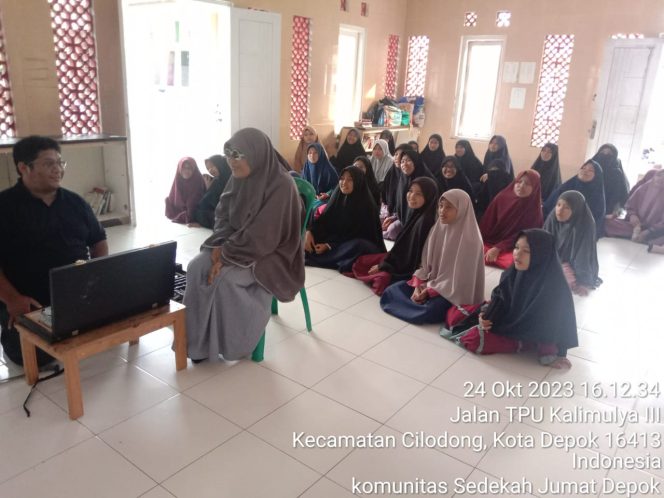 
					Peringati HSN, Komunitas Sedekah Jumat Depok Berbagai Kacamata Gratis Kepada Santri