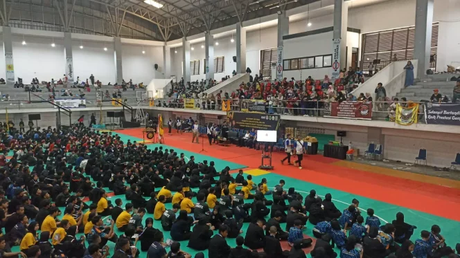 
					Peserta Jabar Terate Championship I Tahun 2023 saat mengikuti upacara pembukaan di GOR Kota Depok, Sabtu (30/09/23). (Foto : Diskominfo Depok).