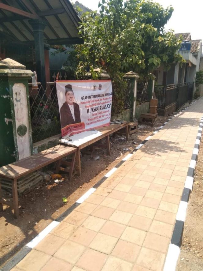 
					Jalan Lingkungan RT 002 Kelurahan Curug di Paving Blok, Warga : Semoga Bapak Khairulloh Ahyari Sehat Selalu