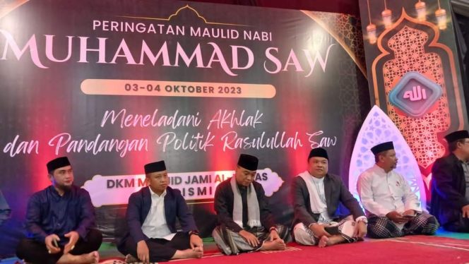 
					Anggota DPRD Depok Khairulloh Ahyari Hadiri Maulid Nabi Muhammad SAW di Masjid Al Ikhlas