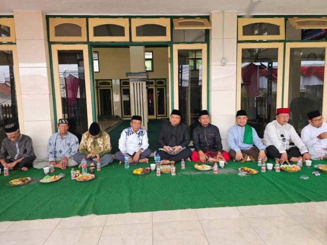 
					Anggota DPRD Depok FPKS Khairulloh Ahyari Hadiri Maulid Nabi di Majelis Taklim Al-Husna Curug