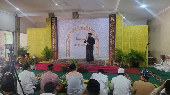 
					Khairulloh Ahyari Hadiri Peringatan Maulid Nabi Muhammad di Pamulang Village