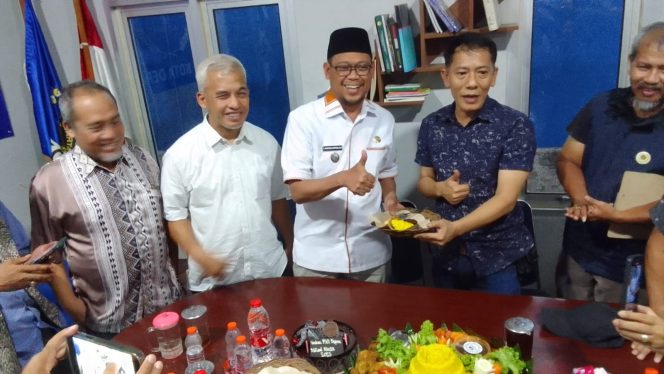 
					Imam Budi Hartono Menjadi Kandidat Kuat Calon Wali Kota pada Pilwalkot Depok 2024