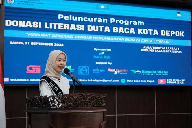 
					Ketua Paguyuban Duta Baca Kota Depok, Sativa Trimaraeni saat memberikan sambutan pada peluncuran program Donasi Literasi di Aula Teratai Gedung Balai Kota Depok, Kamis (21/09/23) lalu. (Foto: JD01/ Diskominfo).