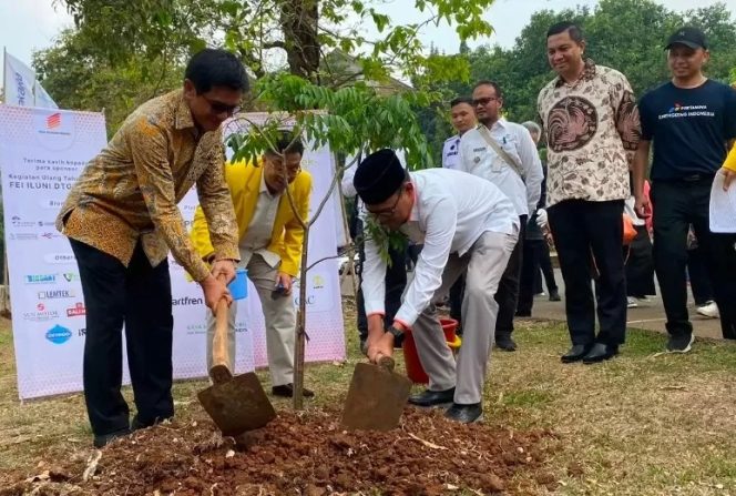 
					Seminar Nasional FEI dan Peresmian Gerakan Penanaman Pohon untuk Mengatasi Polusi Udara