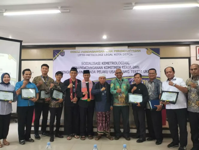 
					Foto: JD 05/Diskominfo. Sejumlah perusahaan dan pasar tradisional menerima penghargaan apresiasi tertib ukur dari UPTD Metrologi Legal Kota Depok, belum lama ini.