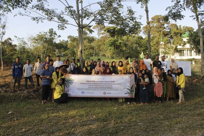 
					Tim Pengabdian Masyarakat Fakultas Farmasi Universitas Indonesia Manfaatkan Tanaman Obat Keluarga Asli Baduy 