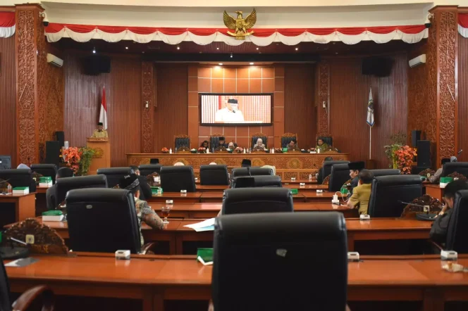 
					Rapat Paripurna Masa Sidang Ketiga DPRD Depok, Senin (16/10/23). (Foto: Diskominfo)