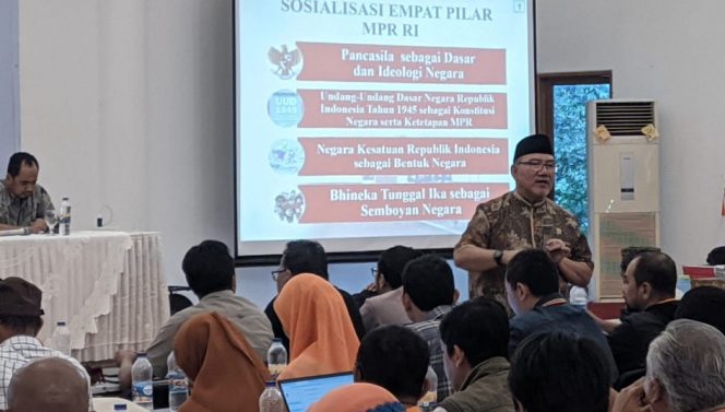 
					Tanamkan Rasa Cinta Tanah Air, K.H. Amang Syafrudin Gelar Sosialisasi 4 Pilar Kebangsaan