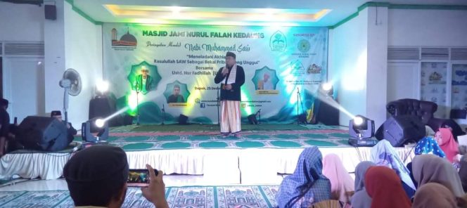 
					Anggota DPRD Depok FPKS Khairulloh Ahyari Hadiri Peringatan Maulid Nabi di Masjid Nurul Fallah Kedaung