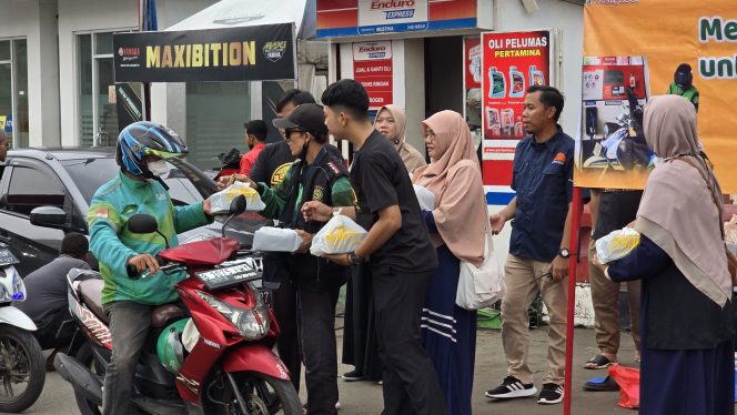 
					Semarakan Ramadhan, Yayasan Khadimul Ummah Madani  Berbagi Bensin dan Menu Buka Puasa Gratis Pada 200 Ojol