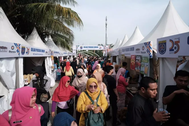 
					Hari Jadi ke-25 Depok, Ratusan Warga Kunjungi Berbagai Stand Kuliner UMKM di Alun-alun