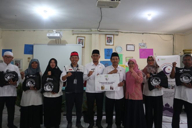 
					Tanda Kasih dari Biman Foundation untuk Guru-Guru Honorer se-Depok