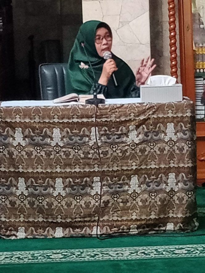 
					Isi Kajian Dhuha, Iin Nur Fatinah Ajak Masyarakat Berlomba Berbuat Baik di Bulan Ramadhan