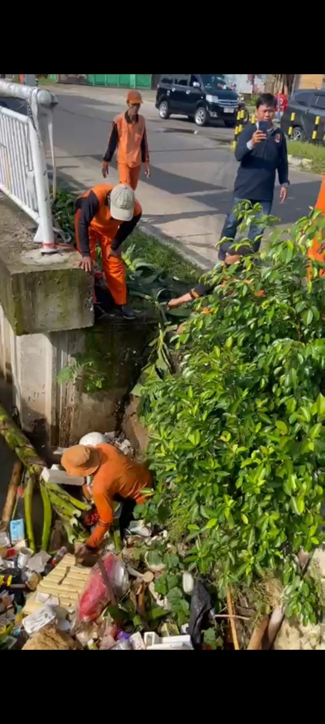 
					Gesit! Laporan Wakil Walikota Depok Sampah Menyumbat di Sungai Jalan Raya Tanah Baru Langsung Dibereskan