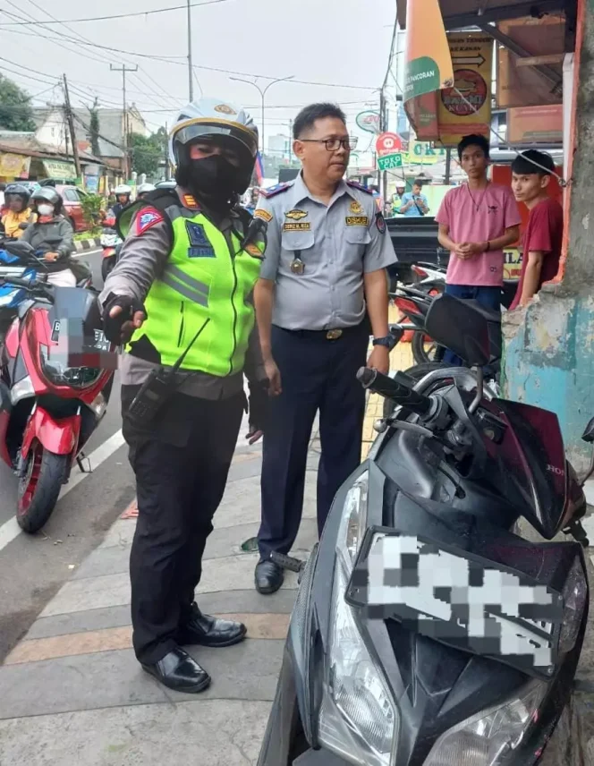 
					Dishub Depok Lakukan Penertiban Parkir Sembarangan, Puluhan Kendaraan Roda Dua Digembosi