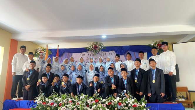 
					Wisuda dan Perpisahan Angkatan 3 SDIT Umar Bin Abdul Aziz Tajurhalang Bogor